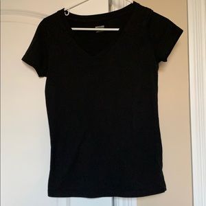 Black short sleeve v-neck tee